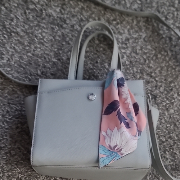 Steve Madden Light Gray Mini Bag with Floral Scarf - Picture 4 of 4